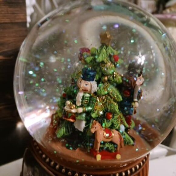 Christmas Snow Globe with Tree and Nutcrackers - Picture 4 of 4